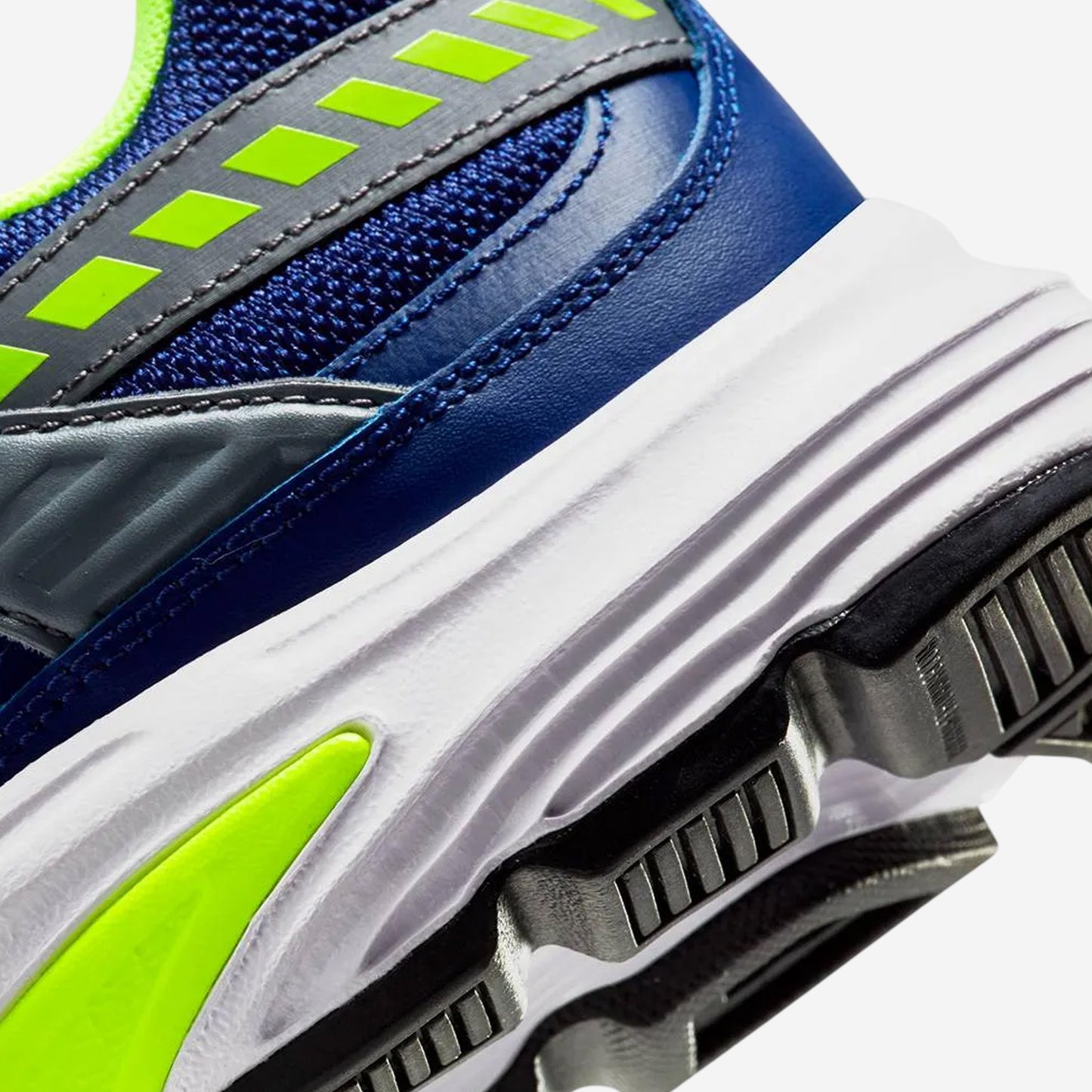 NIKE INTIATOR
