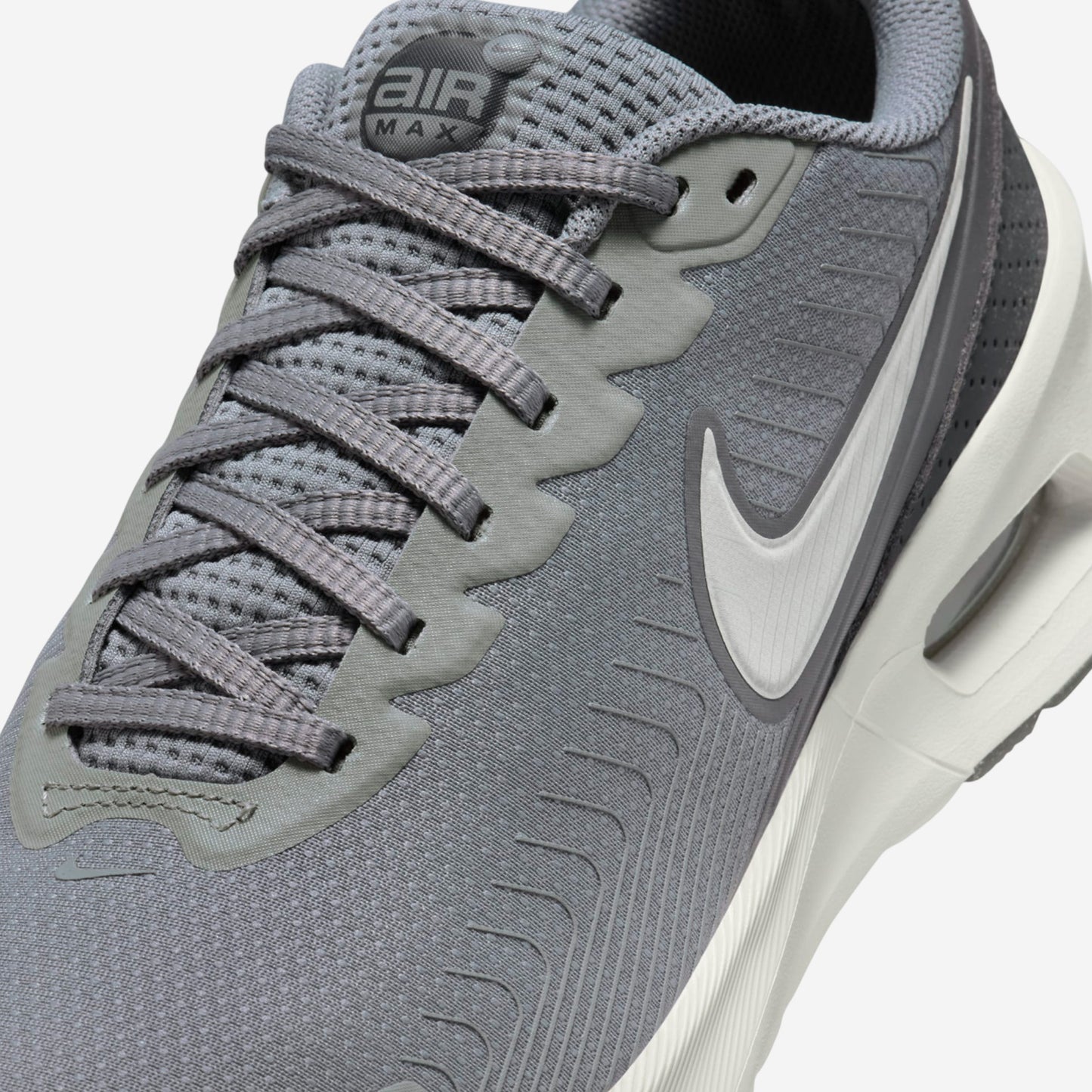 NIKE AIR MAX NUAXIS