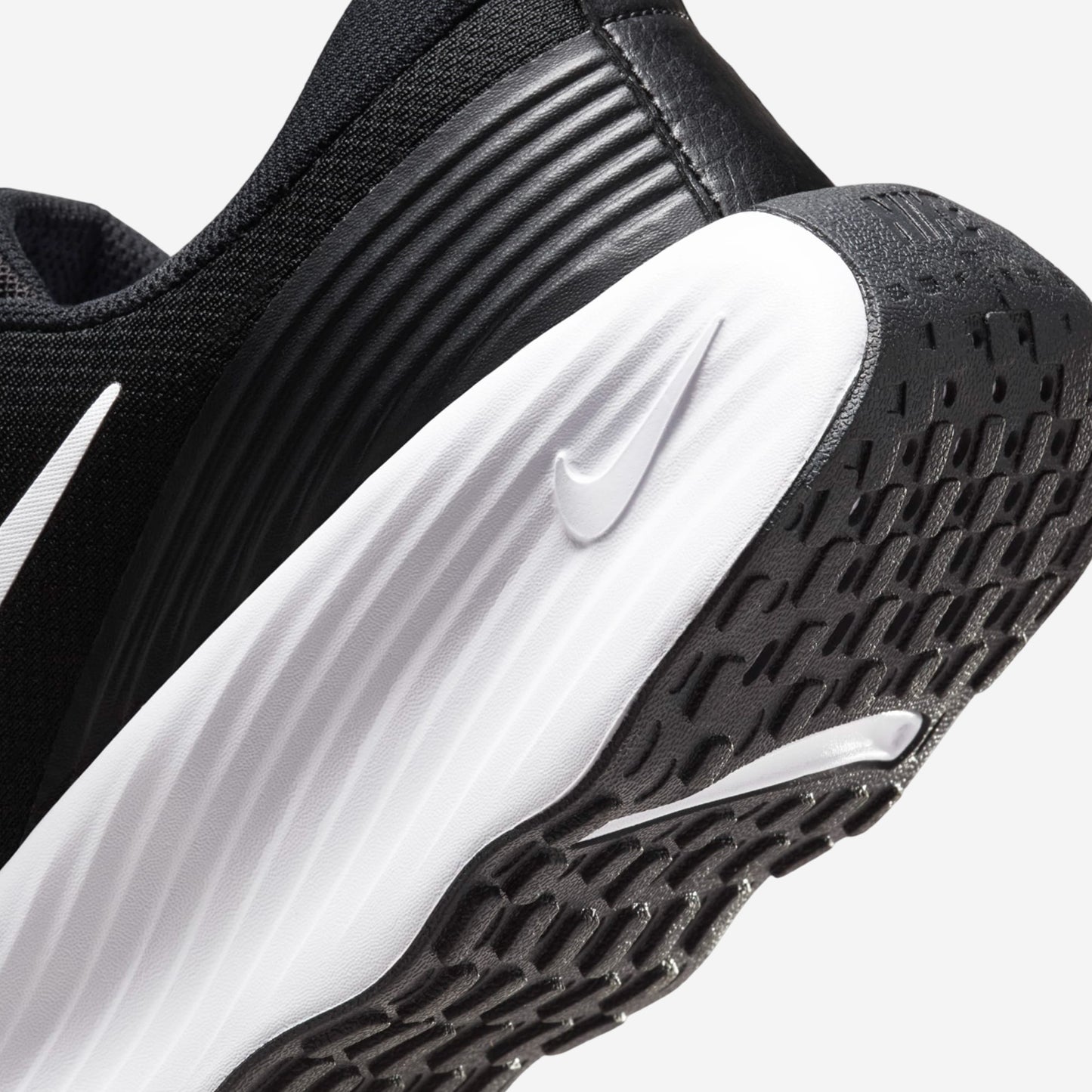 NIKE PROMINA