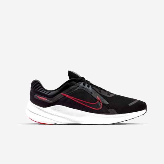 NIKE QUEST 5