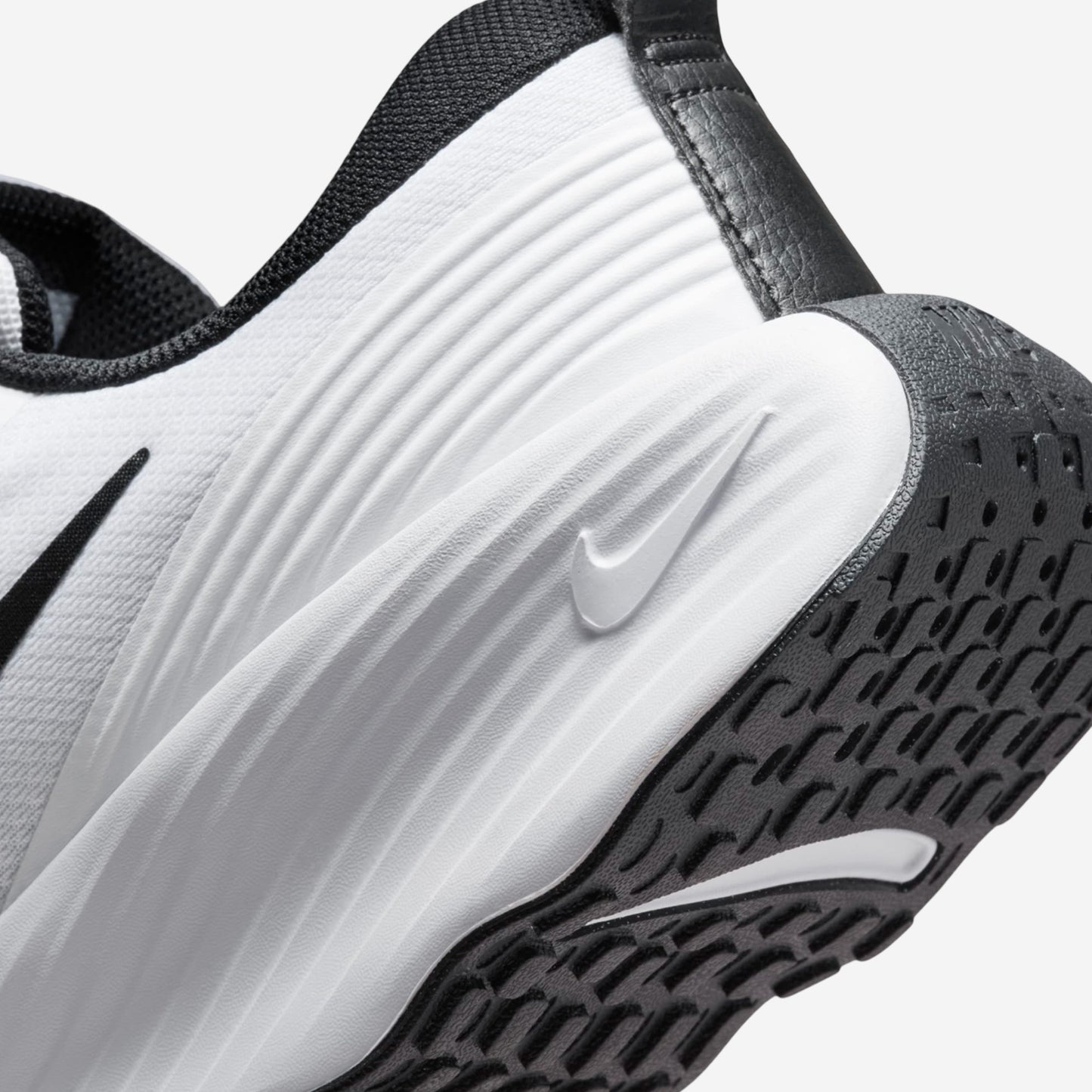 NIKE PROMINA