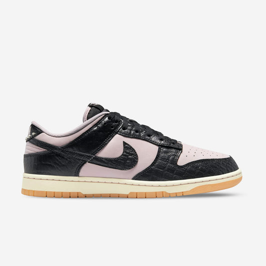 NIKE DUNK LOW SE
